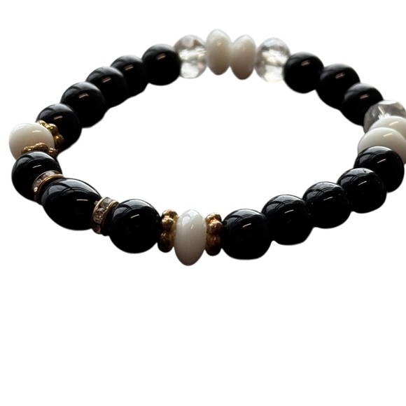 Stretchy Chic Black and White Beaded Bracelet - Picture 3 of 4